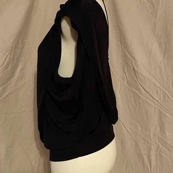 Black blouse day or night - Picture 4 of 5